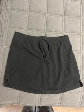 Te Verde Black Athletic Skort with Elastic and drawstring waistband